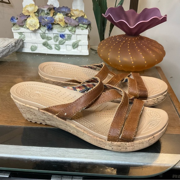 CROCS WOMEN A-LEIGH LEATHER WEDGE SANDALS 10 - Picture 1 of 7